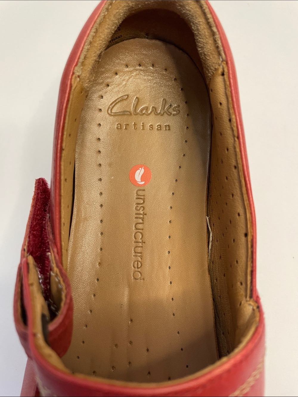 Clarks Women’s Red Leather Strap Shoes.  Size 7.5 M - Picture 8 of 8